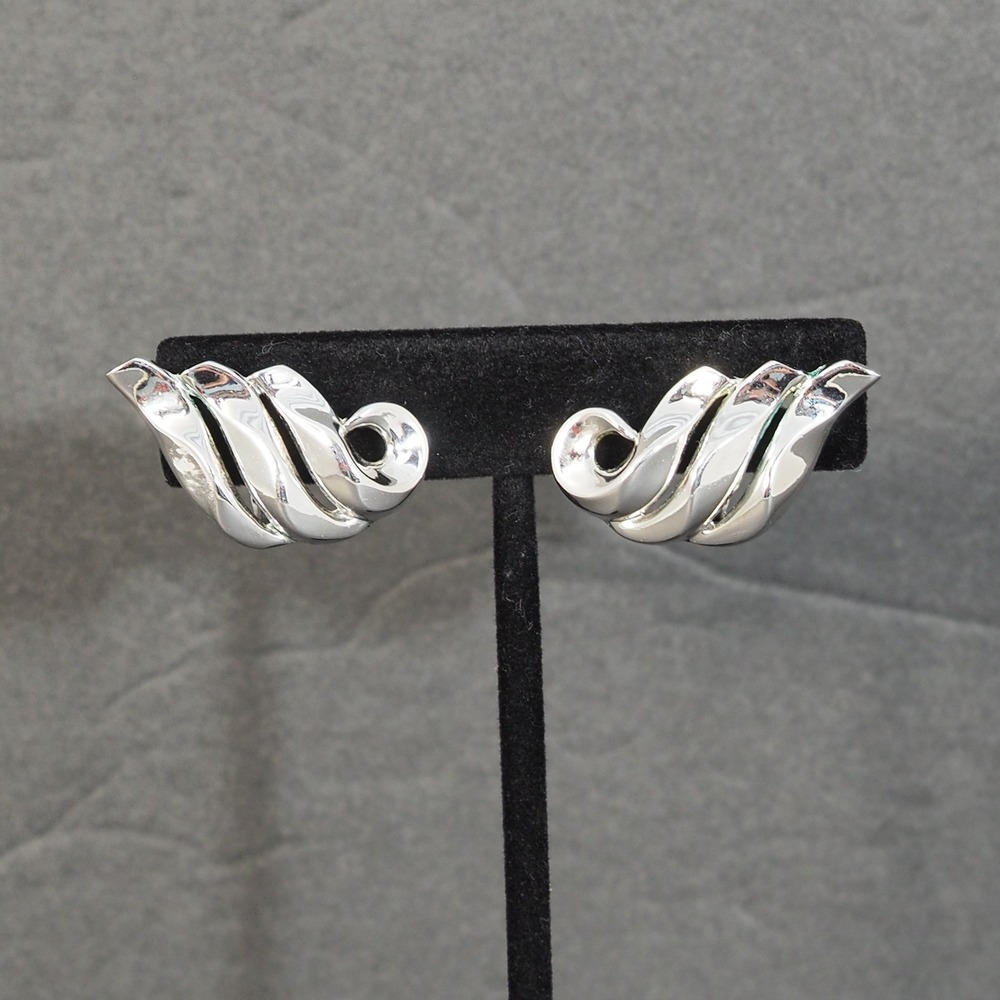 Trifari Silver Tone Swirl Ribbon Twist Clip On Earrings Shiny Statement Vintage